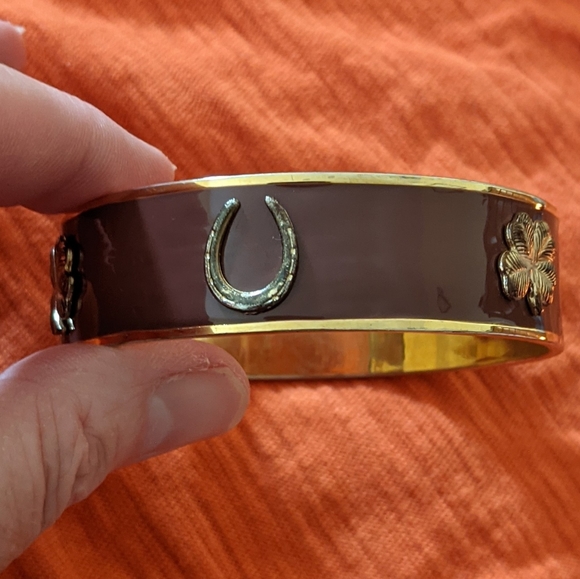 Gold/brown bangle w/ horse shoes & 4 leaf clovers - Picture 3 of 5